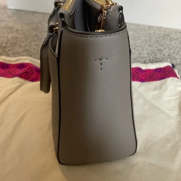 Tory Burch Robinson Small double zip tote - Picture 8 of 13